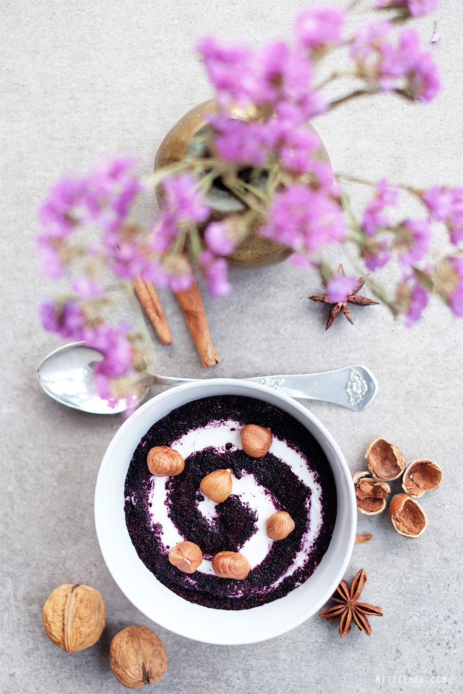 Breakfast bowl with Bilberry Powder
