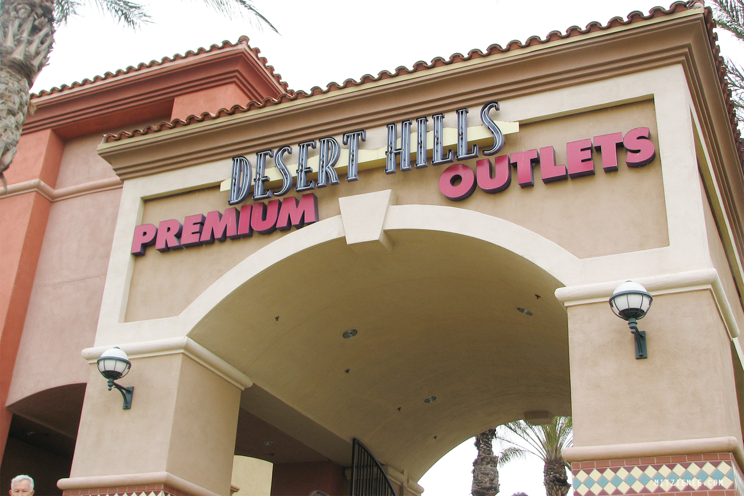 Desert Hills Premium  Outlets