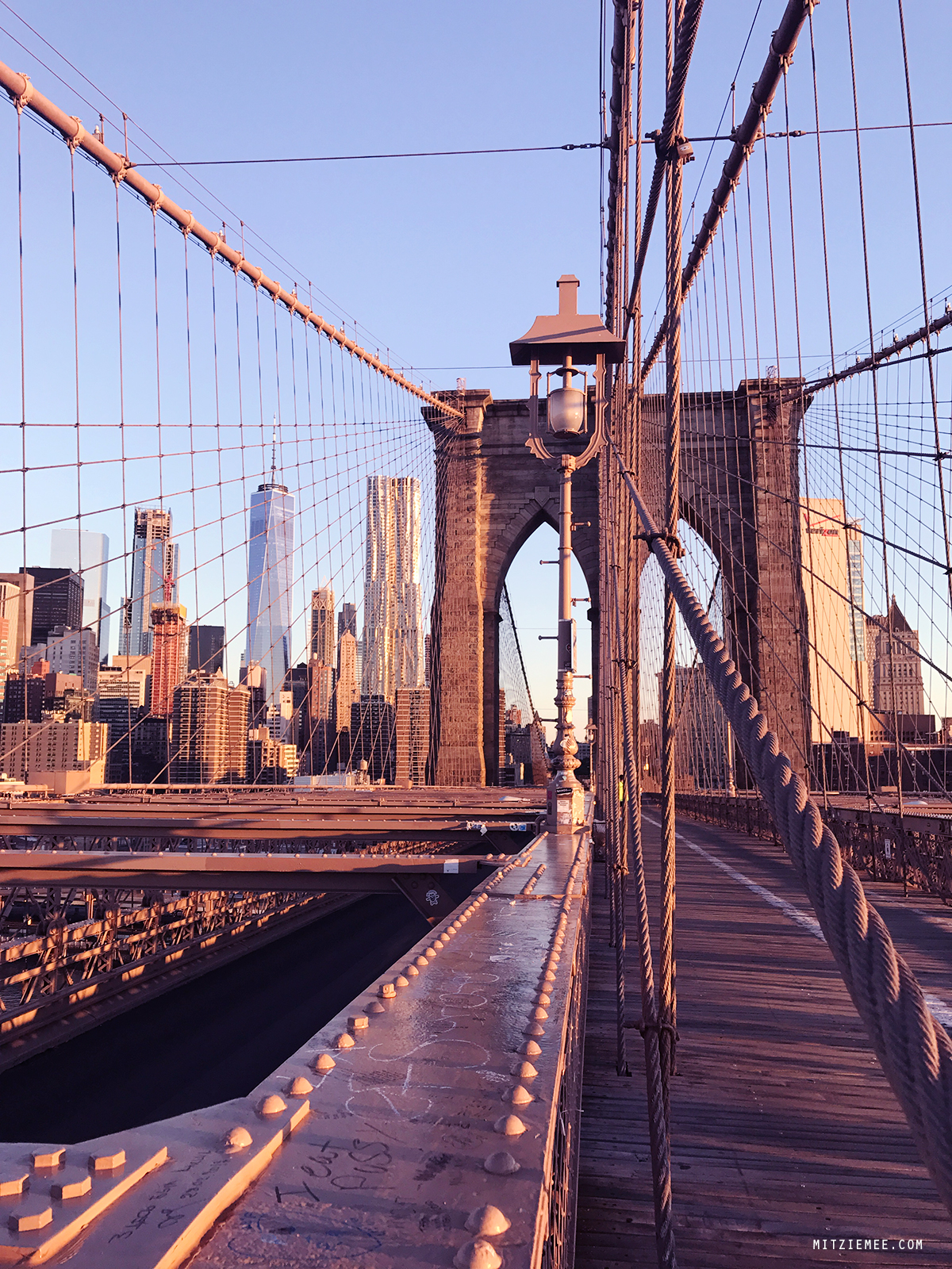 En morgen på Brooklyn Bridge, New York