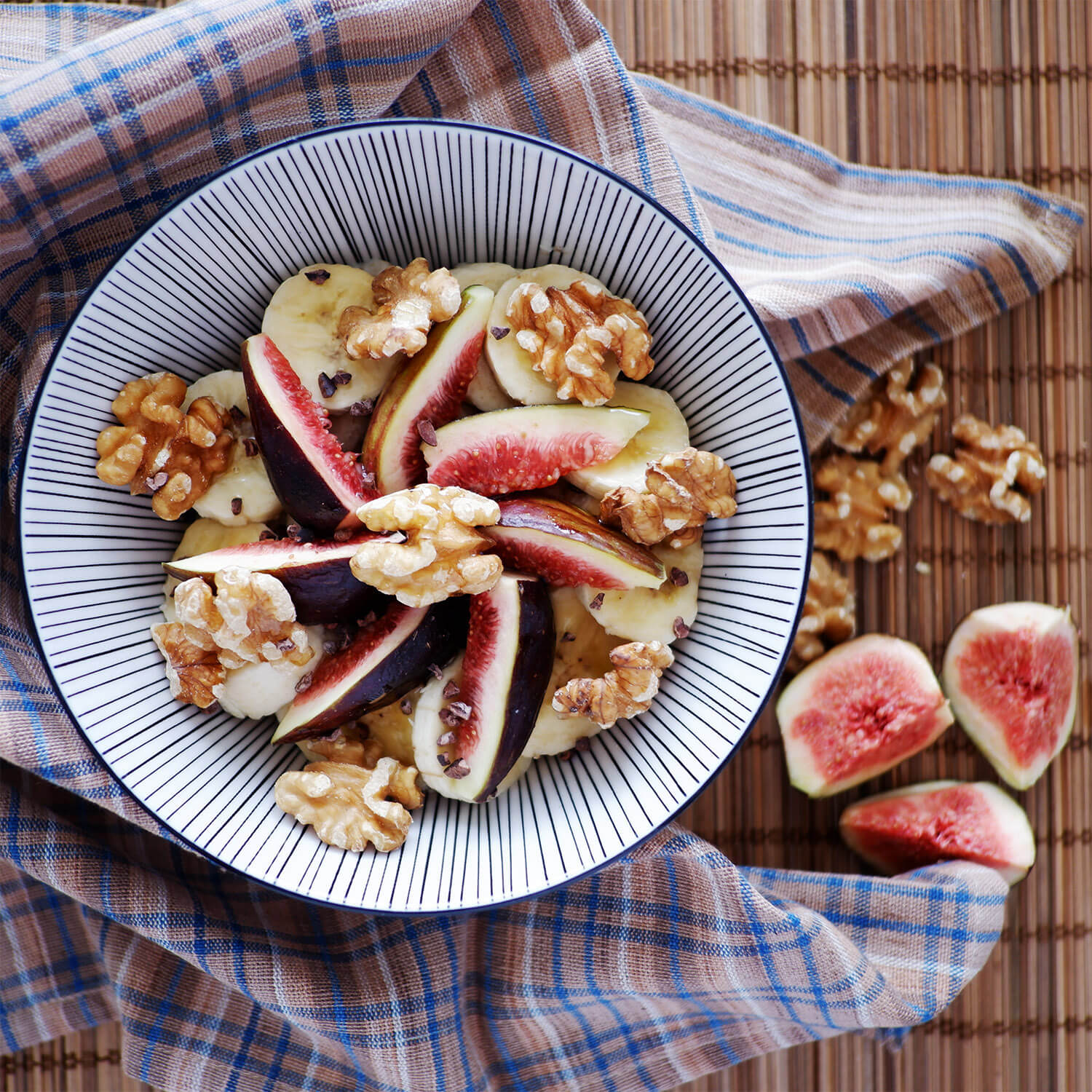 Oatmeal with almond milk, fresh figs and walnuts, Recipe