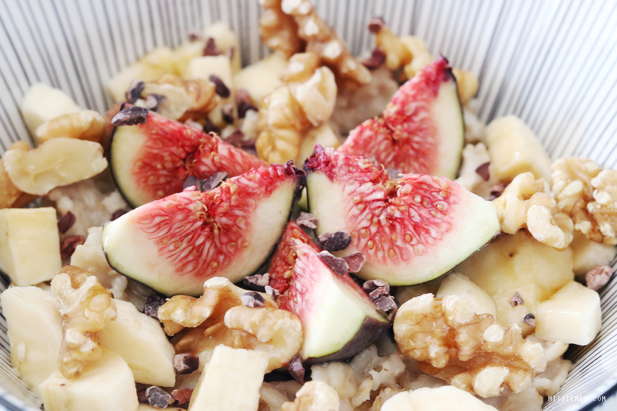 Oatmeal with almond milk - Breakfast recipe