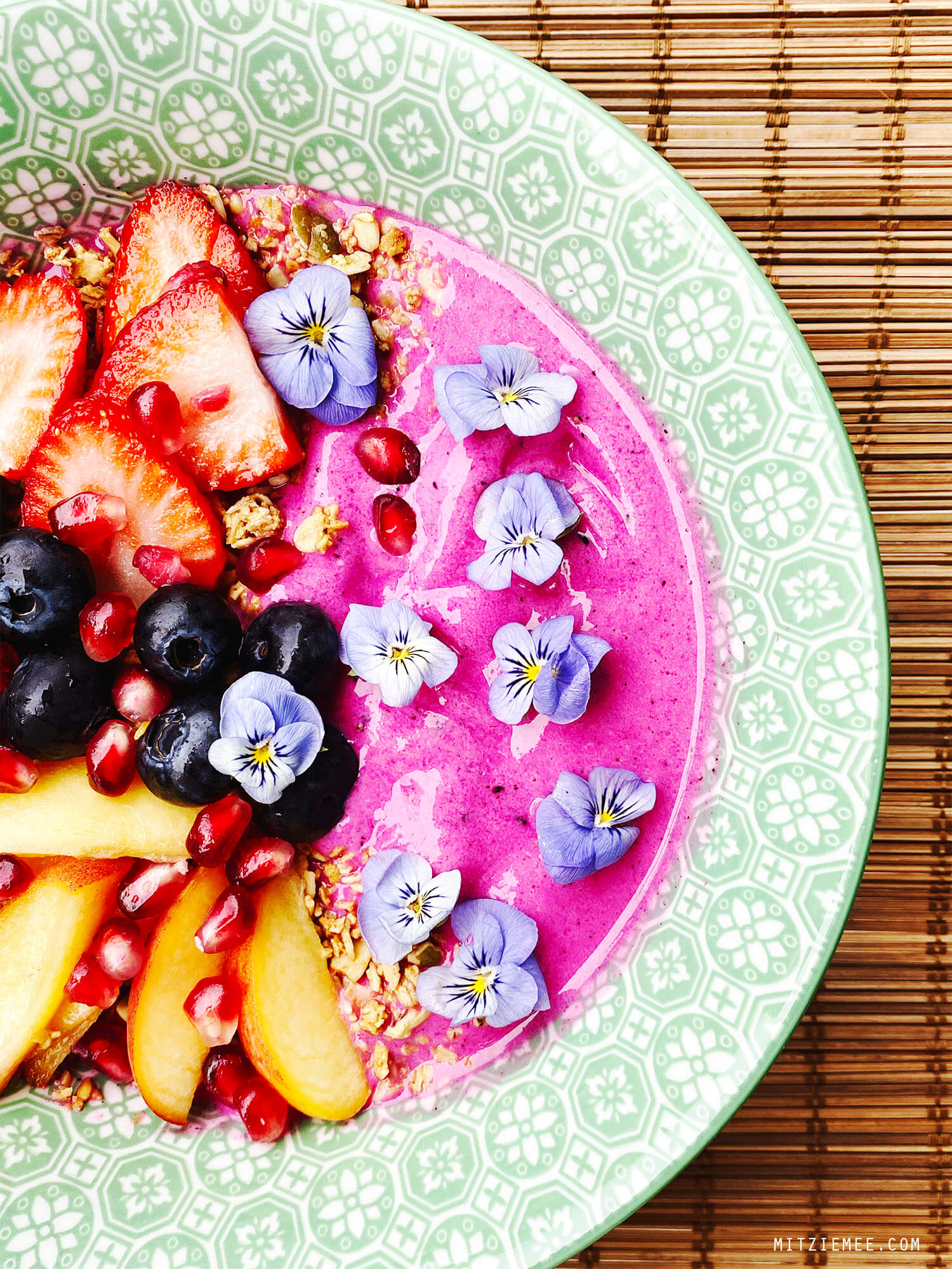 Pitaya pink breakfast bowls
