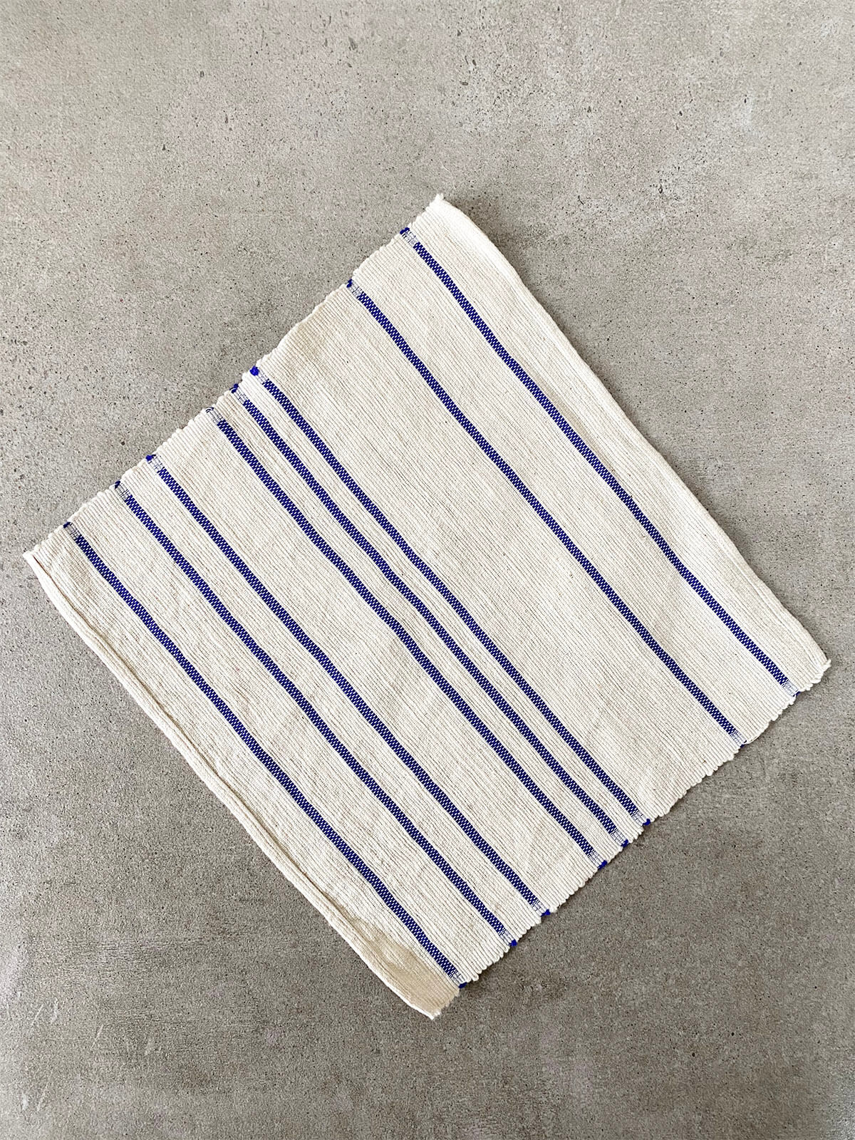 How to fold a mini hand towel (oshibori)