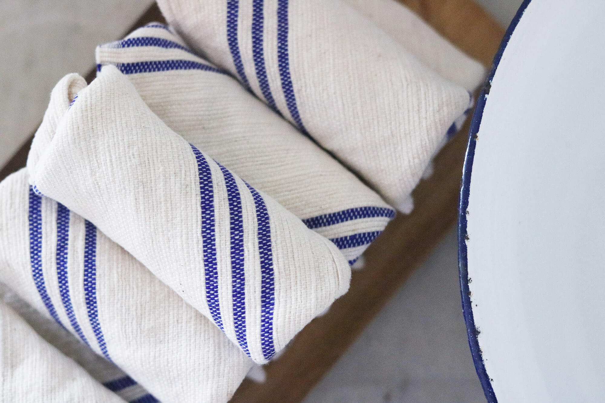 How to fold a mini hand towel (oshibori)