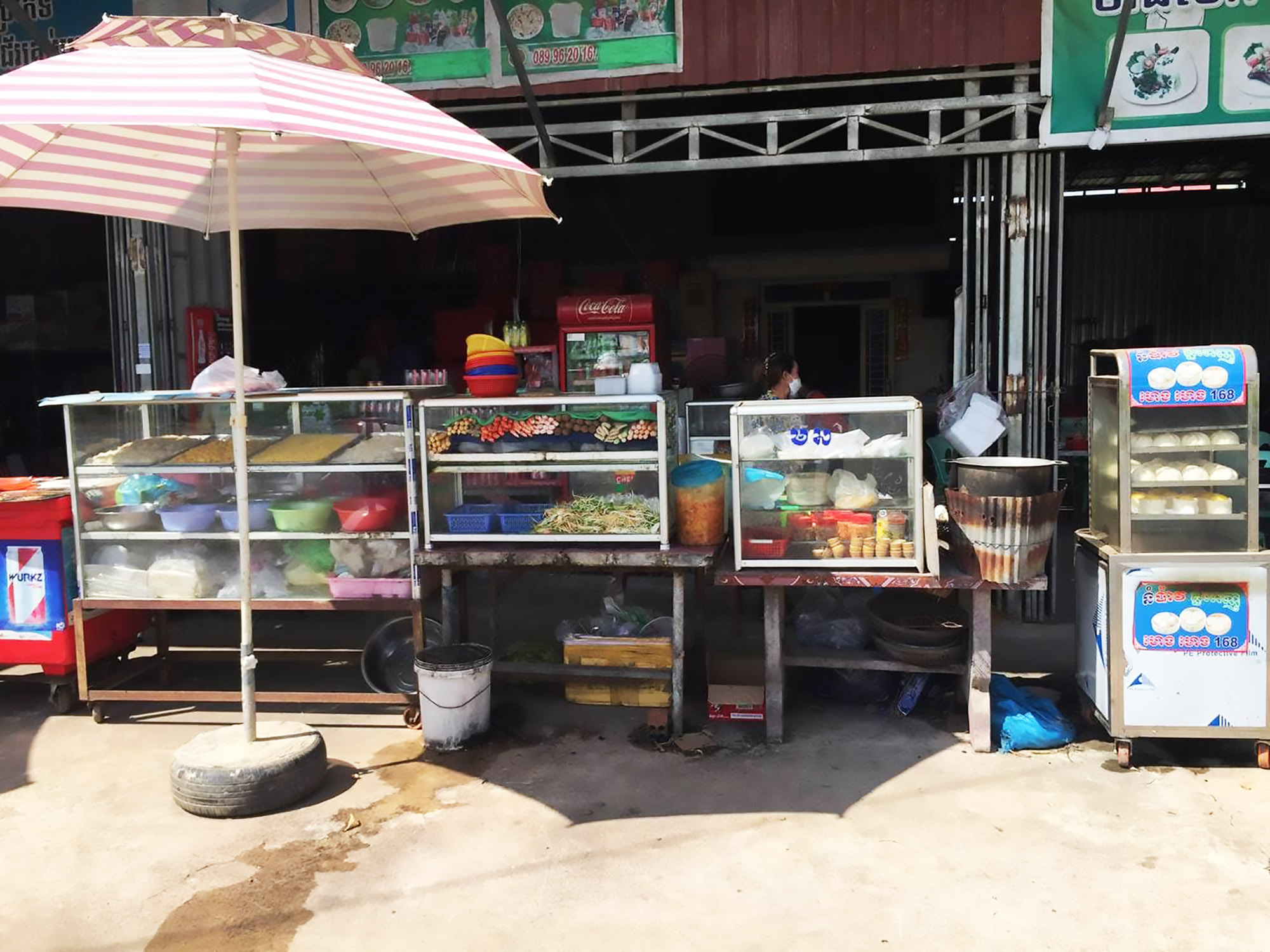 Phnom Penh: Ratanak Restaurant on the way to Chisor Mountain