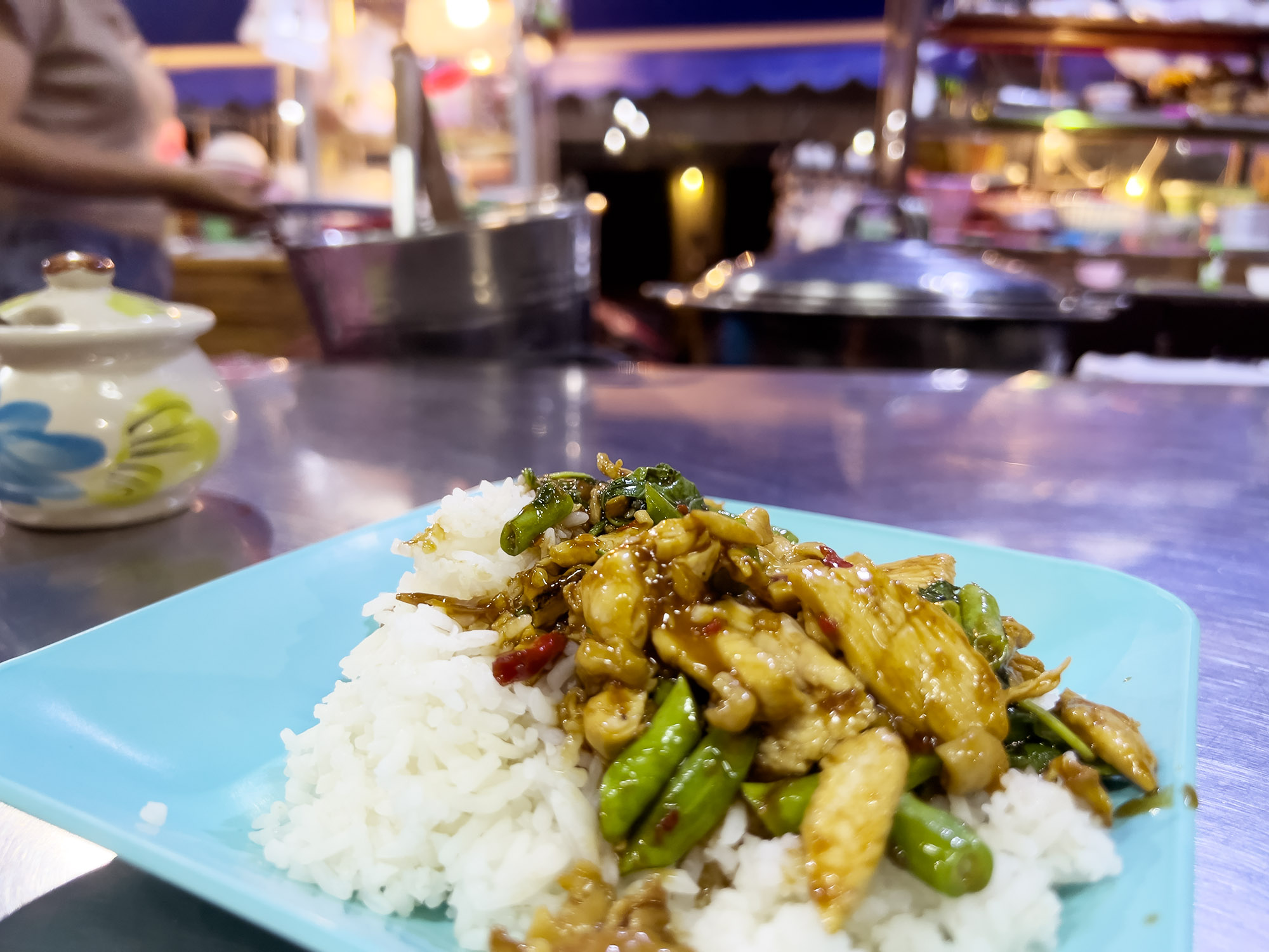 Bangkok: Late-night dinner by the railroad tracks