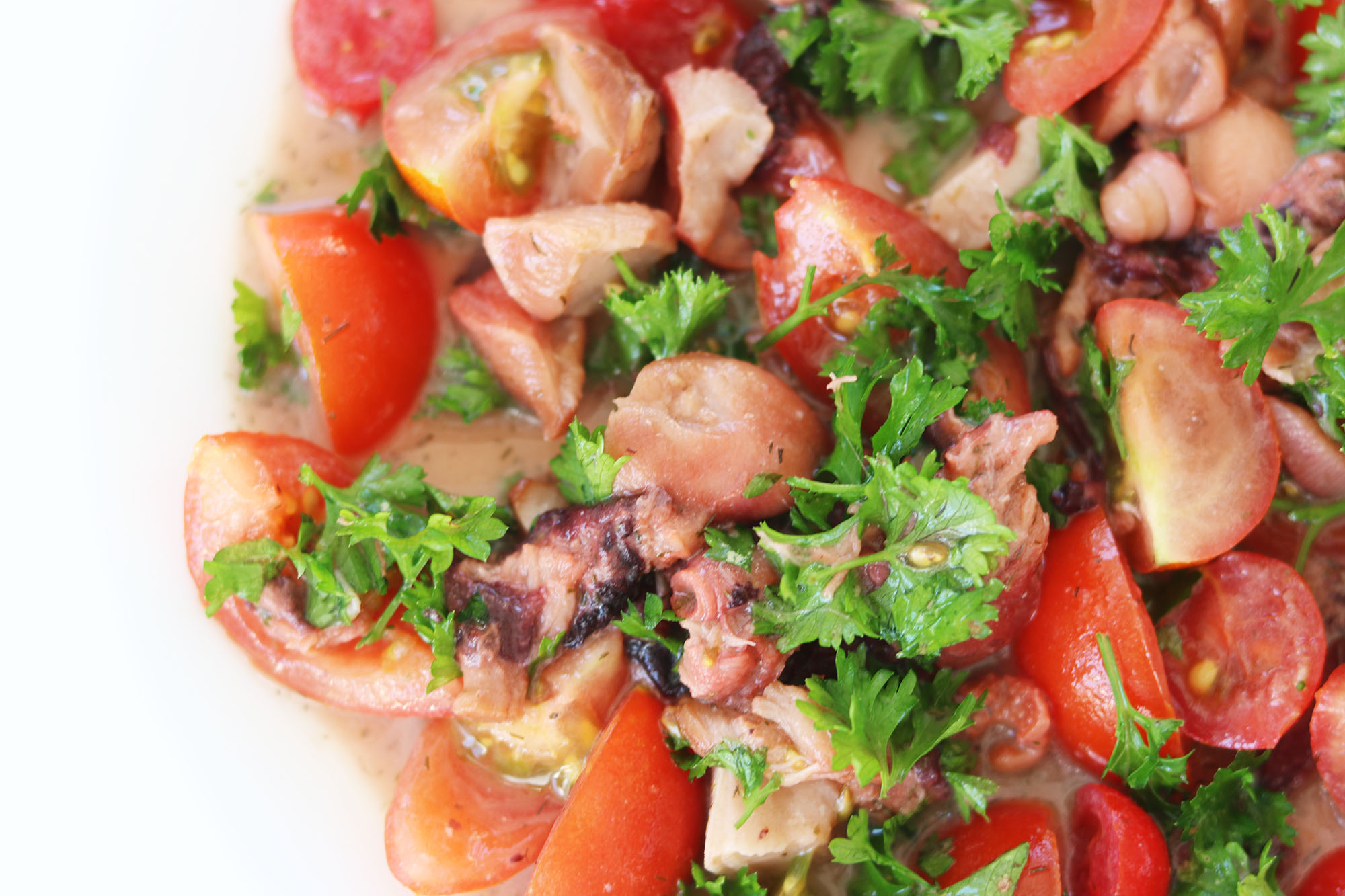 Recipe: Octopus salad with tomatoes and parsley