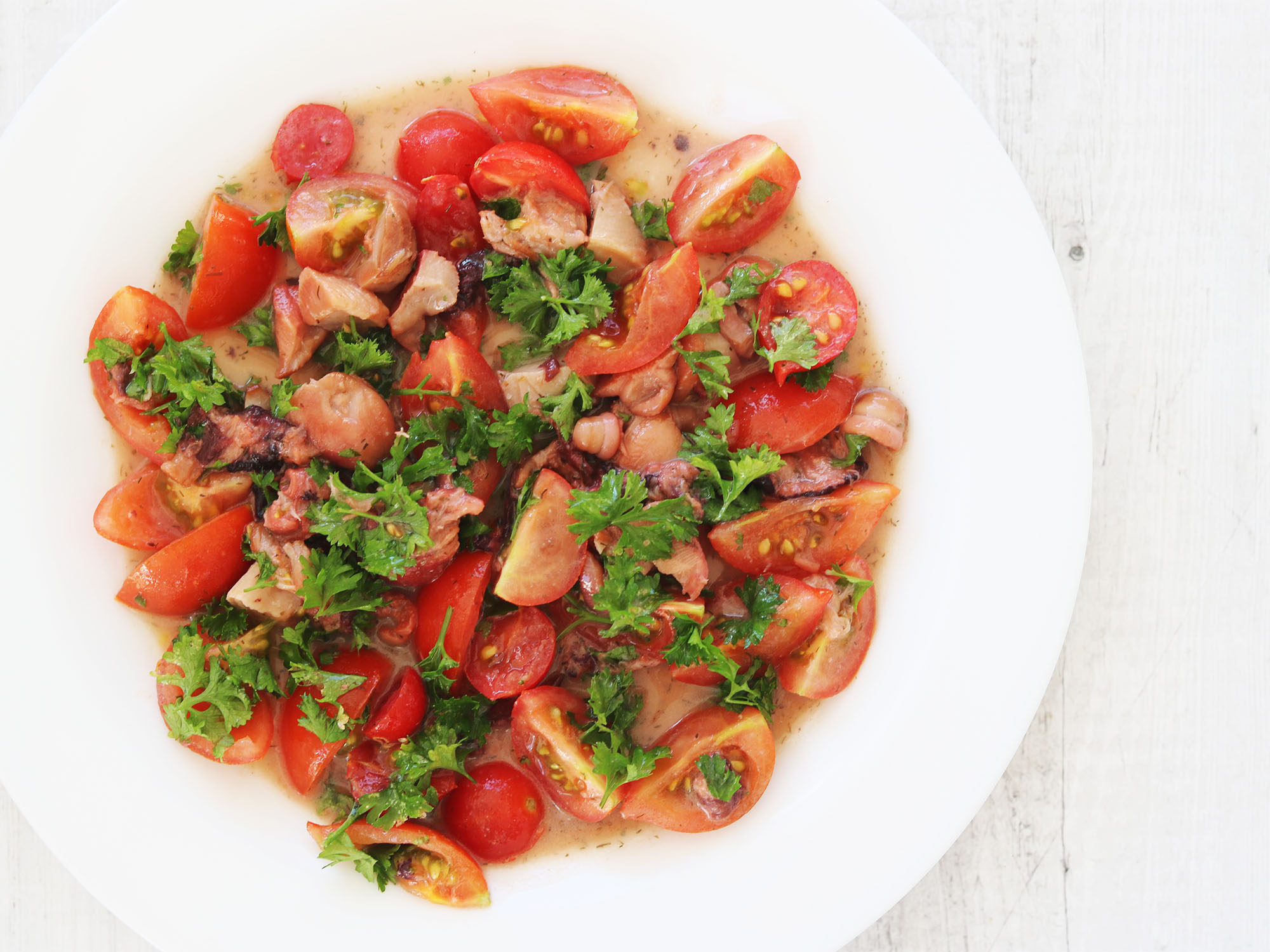 Recipe: Octopus salad with tomatoes and parsley