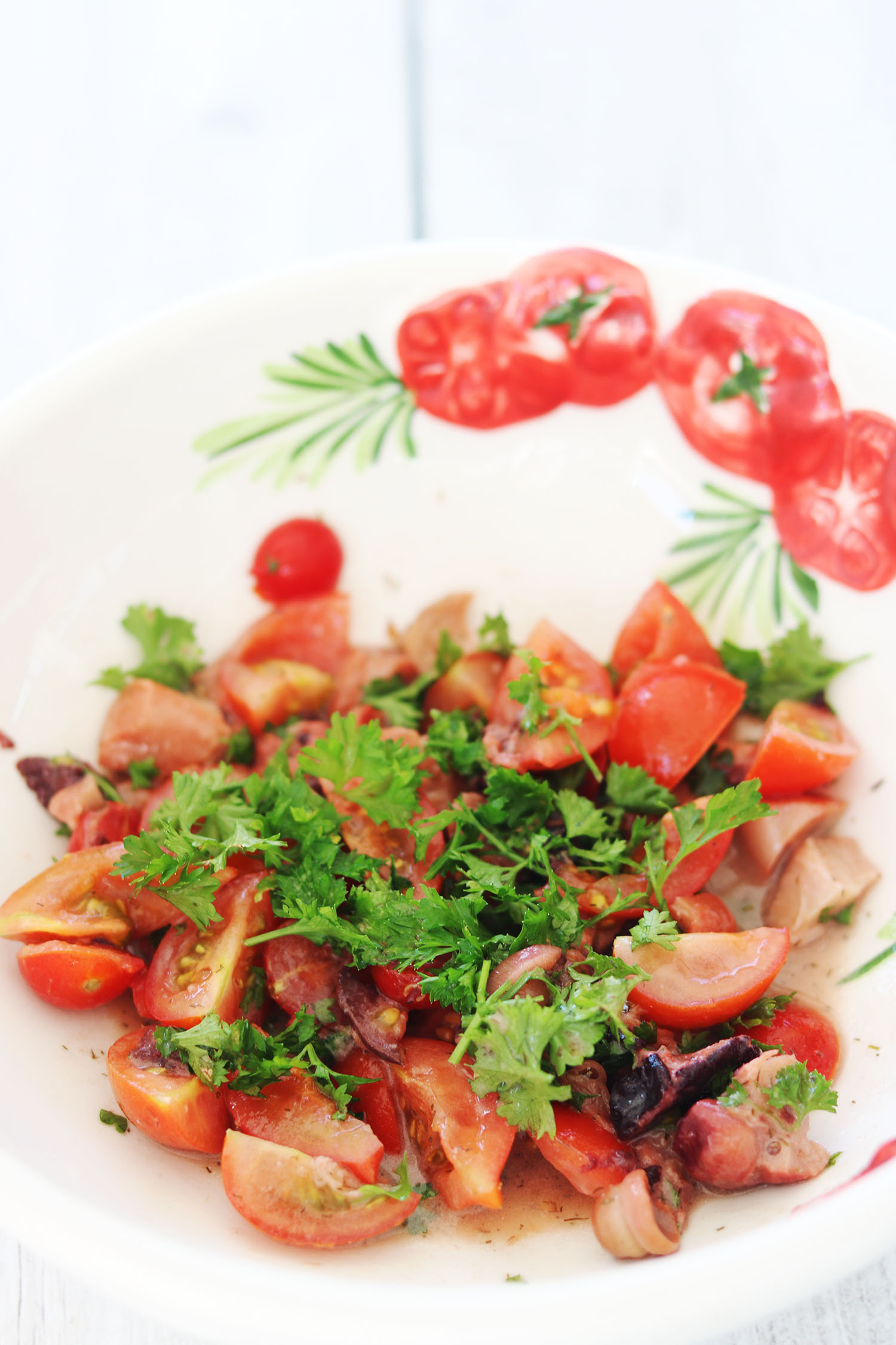 Recipe: Octopus salad with tomatoes and parsley