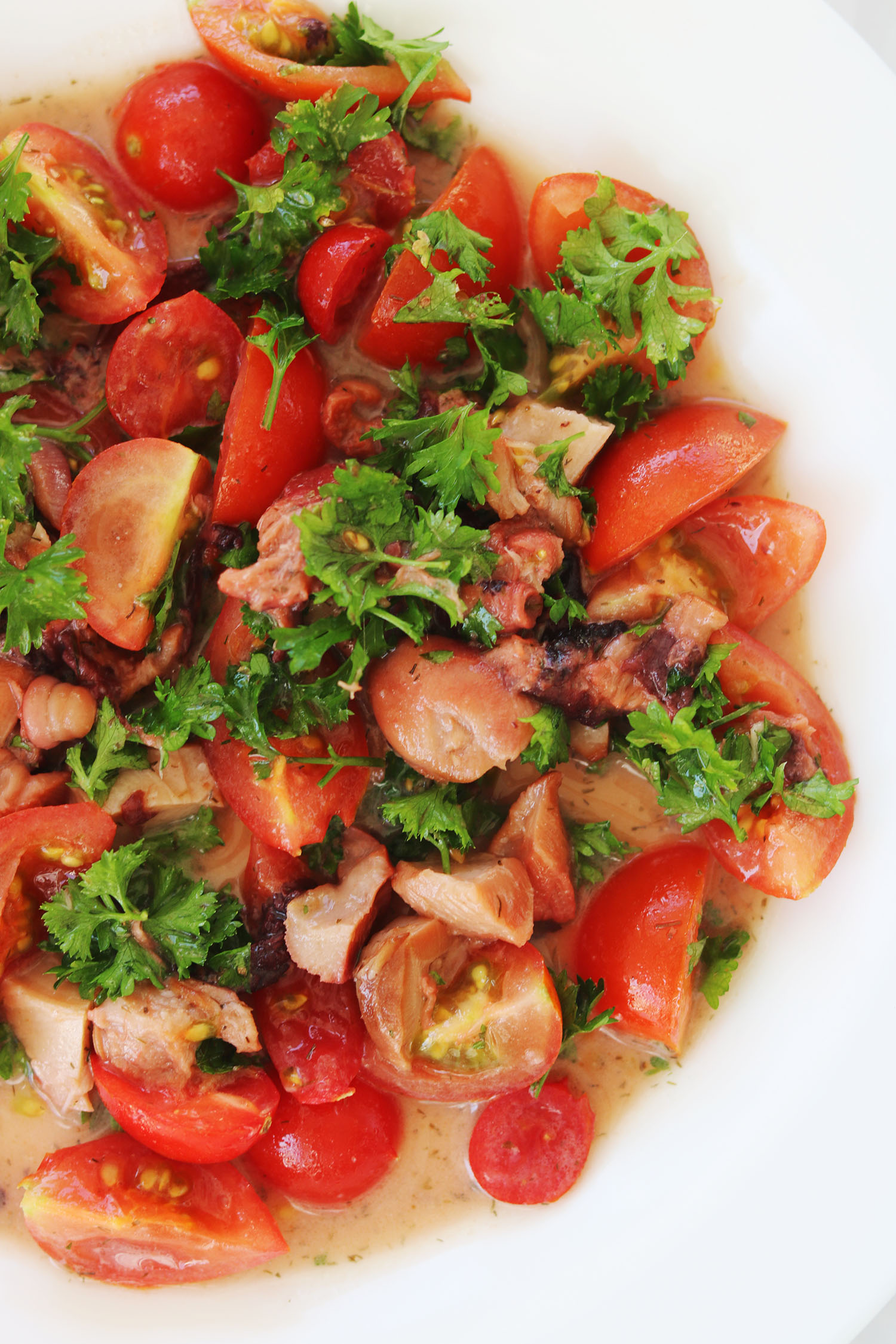 Recipe: Octopus salad with tomatoes and parsley