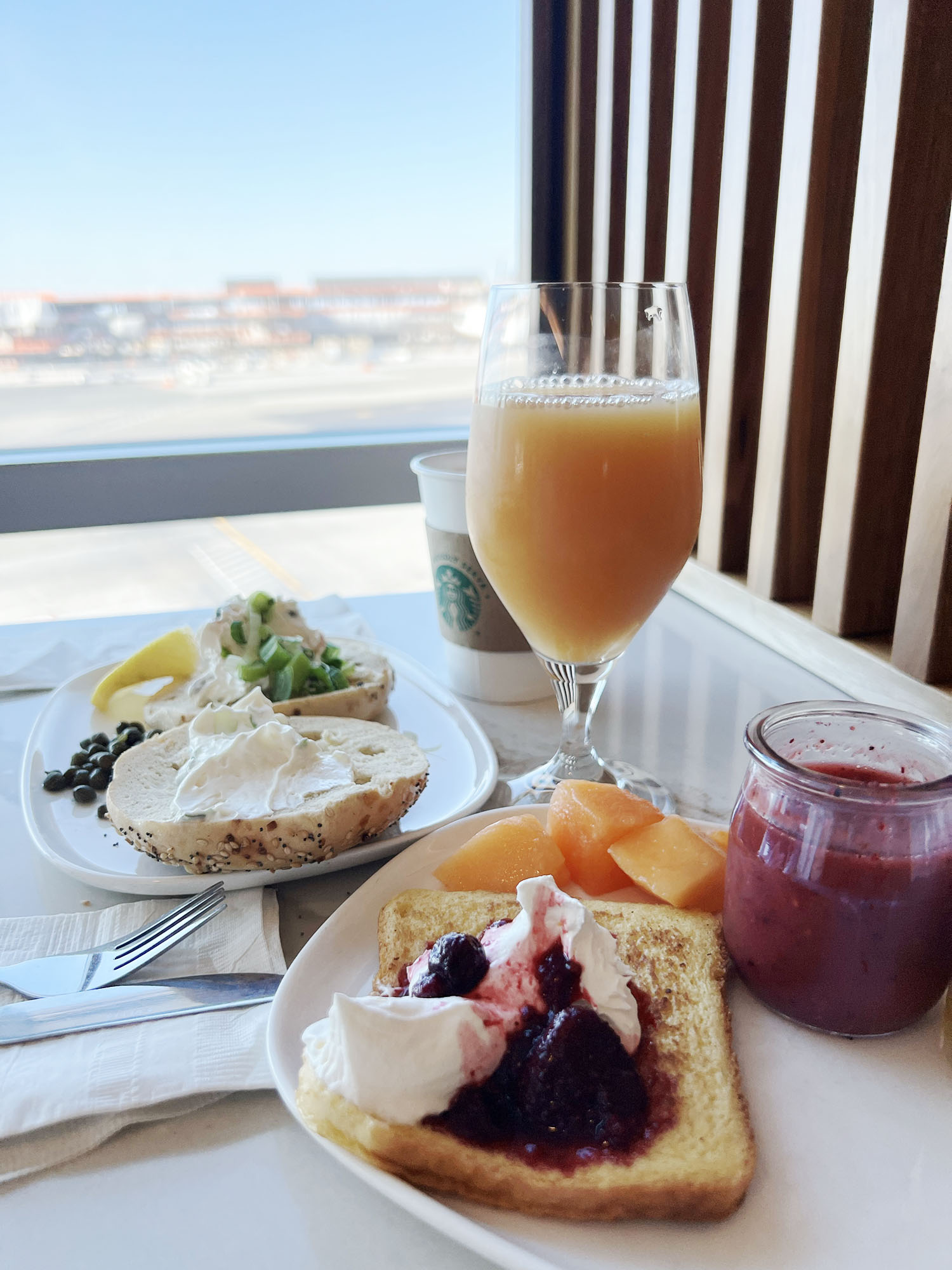 JFK: Breakfast at Delta Sky Club Terminal 4