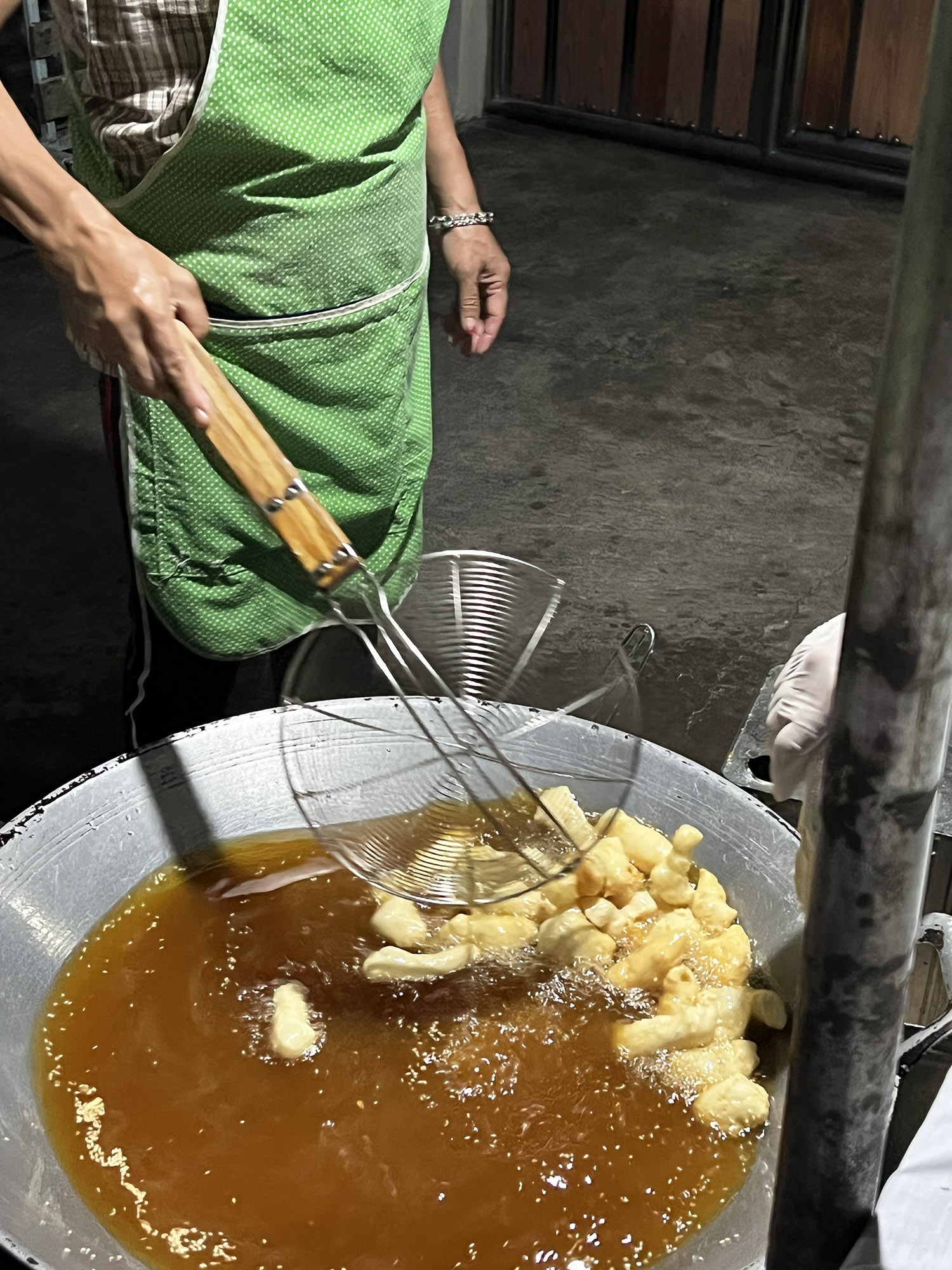 Mae Sot: Pa Thong Ko (fried bread) - Early morning breakfast