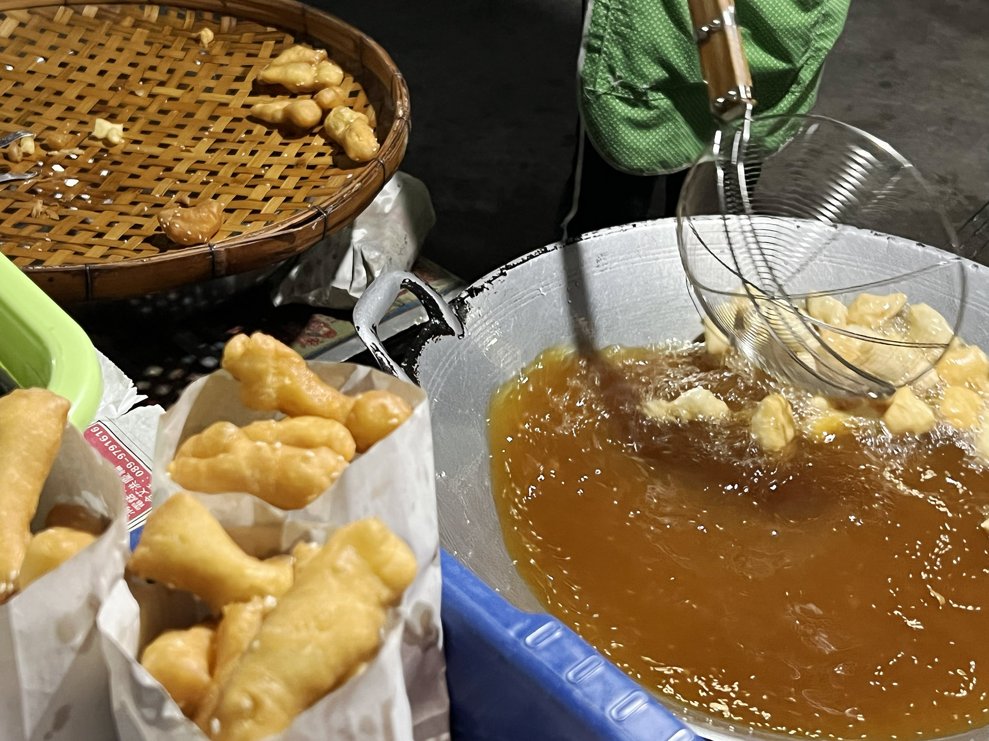 Mae Sot: Pa Thong Ko (fried bread) - Early morning breakfast