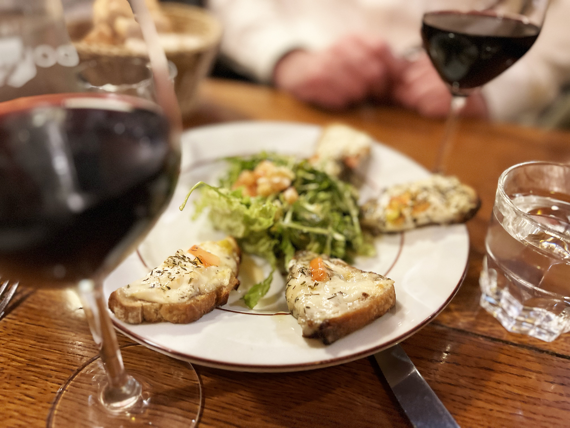 Paris: Bistrot d’Henri – Classic French Bistro Vibes and a Really Good Chocolate Mousse