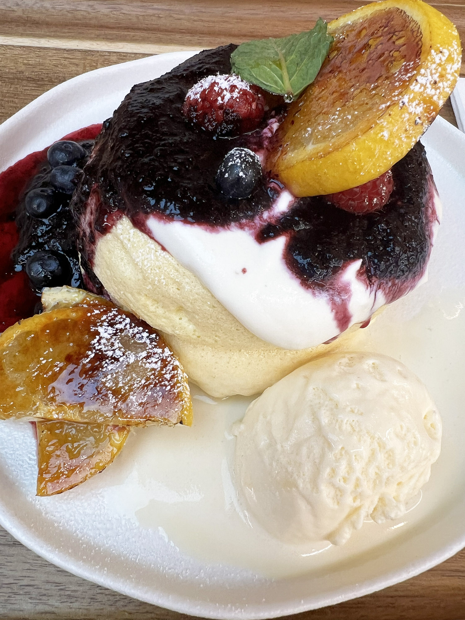 New York City: Soufflé Pancakes at Fluffy Fluffy