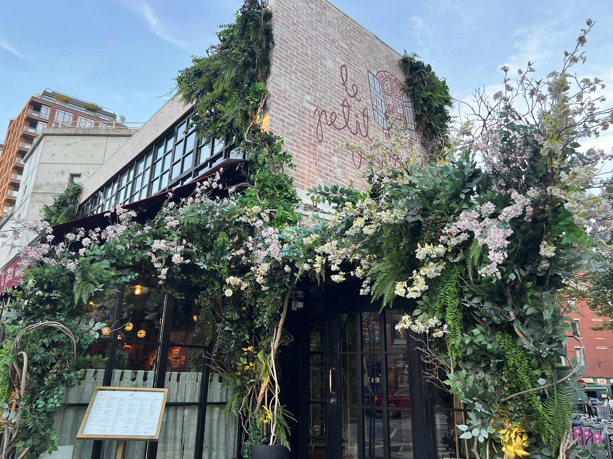 New York: Le Petit Village – French Restaurant in West Village