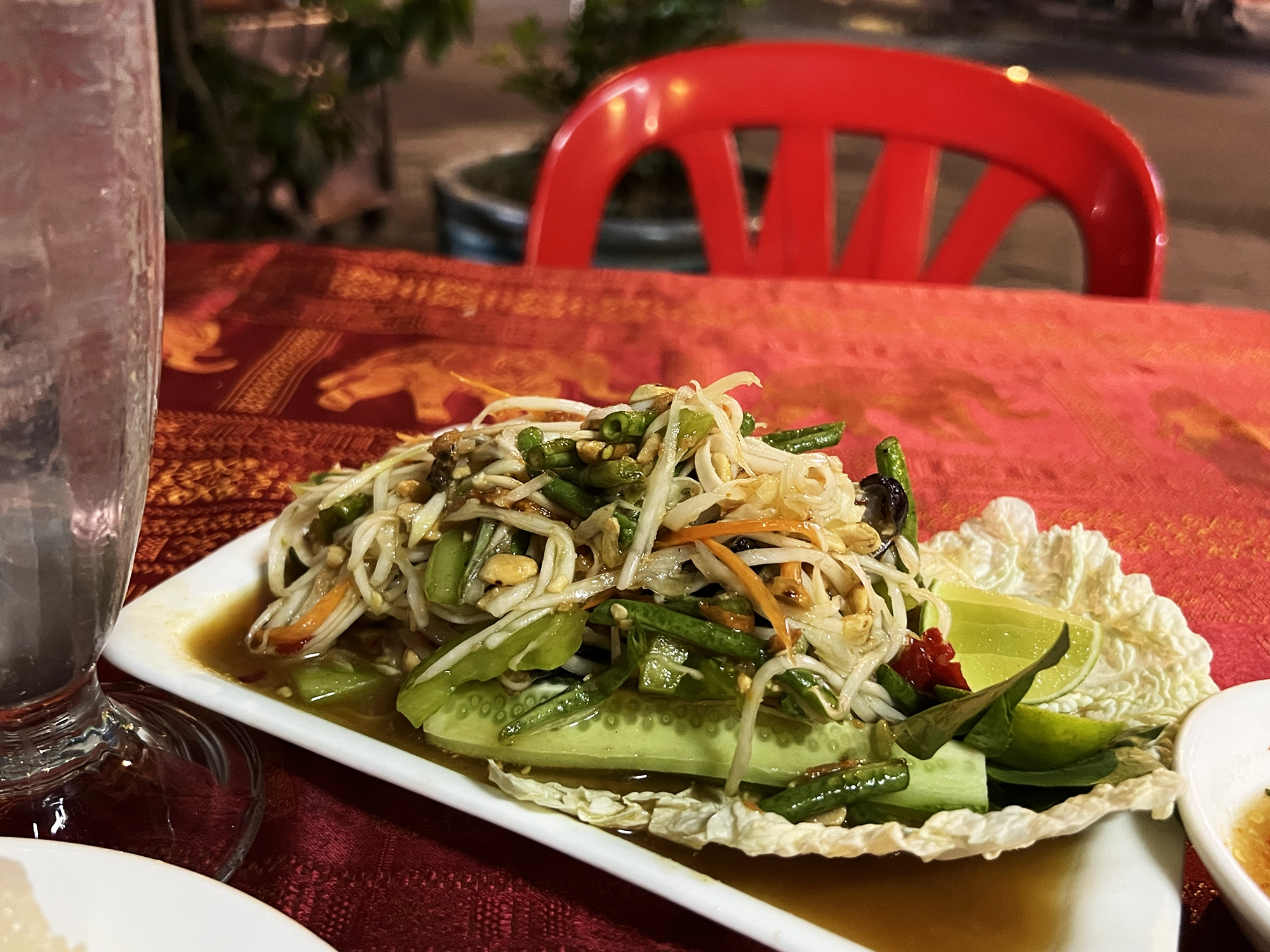 Phnom Penh: Grilled Chicken at Boat Noodle Restaurant