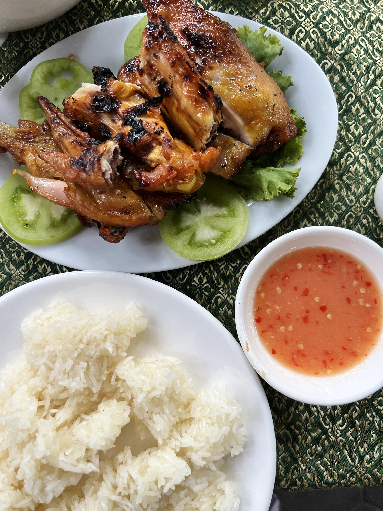 Phnom Penh: Grilled Chicken at Boat Noodle Restaurant