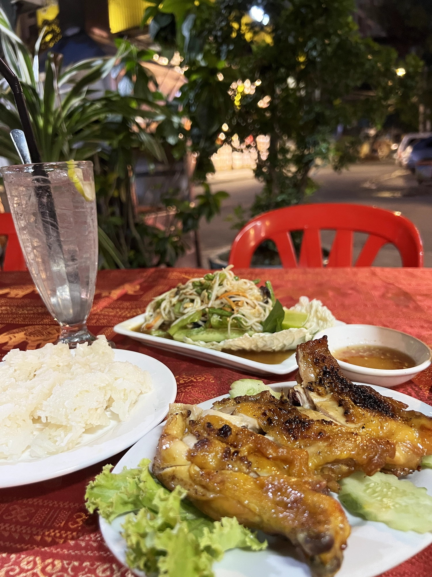 Phnom Penh: Grilled Chicken at Boat Noodle Restaurant