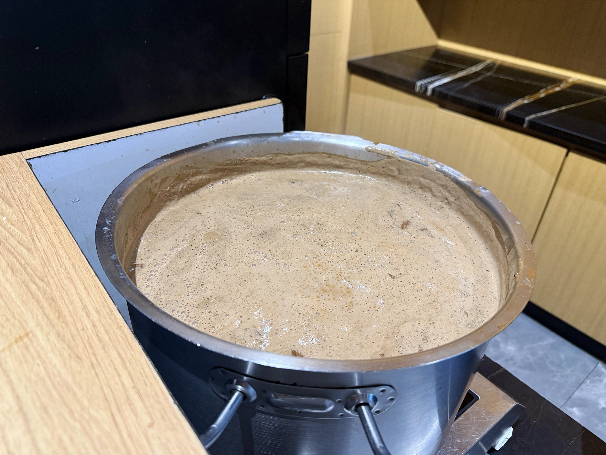 The Encalm Lounge in Delhi Airport: Really good food and Masala Chai