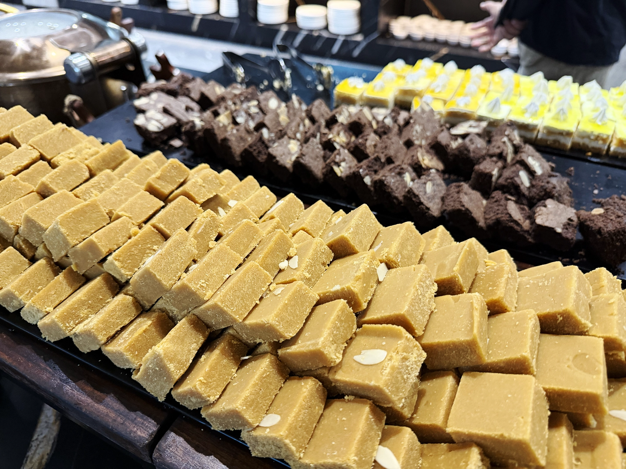 The Encalm Lounge in Delhi Airport: Really good food and Masala Chai