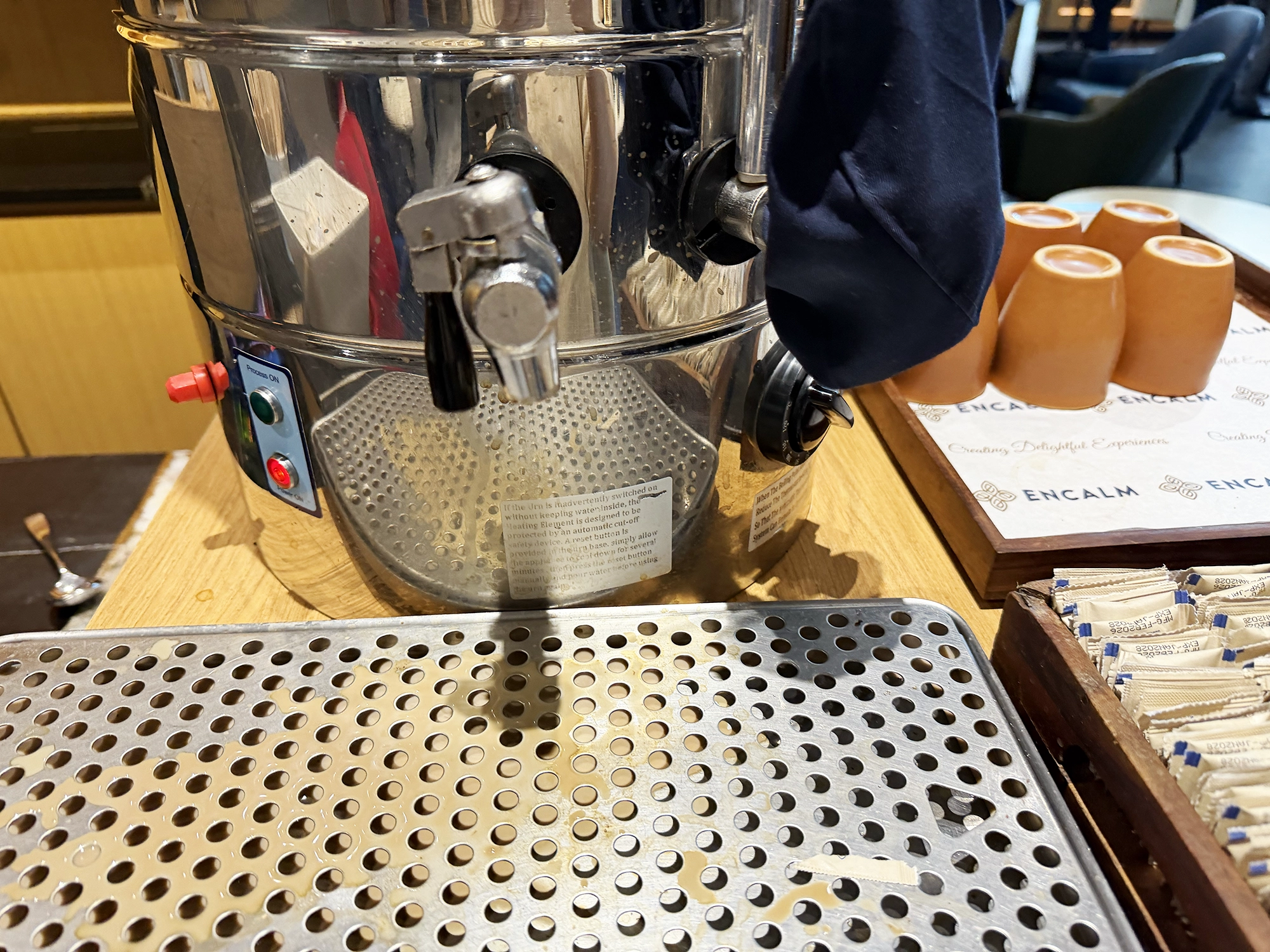 The Encalm Lounge in Delhi Airport: Really good food and Masala Chai