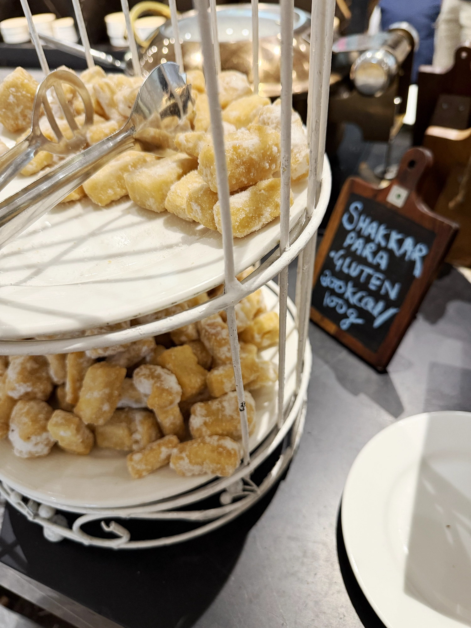 The Encalm Lounge in Delhi Airport: Really good food and Masala Chai