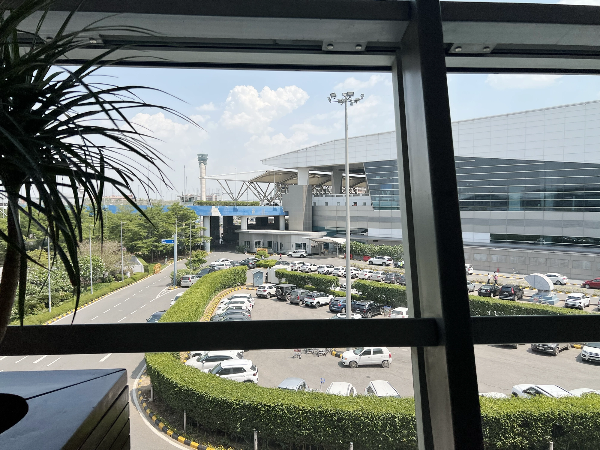 The Encalm Lounge in Delhi Airport: Really good food and Masala Chai