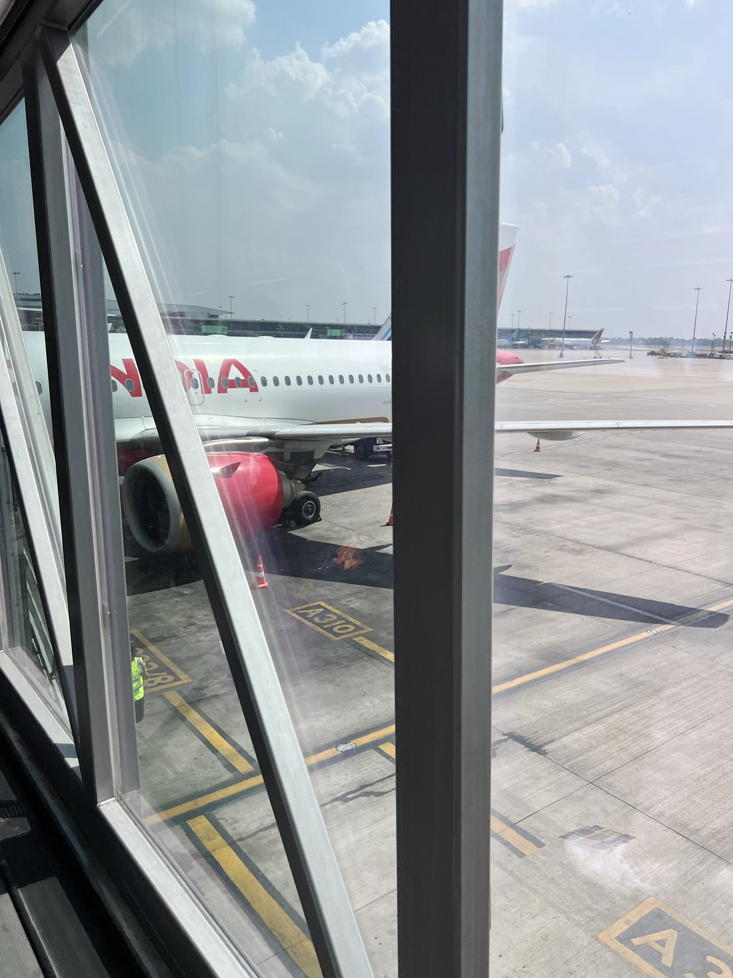 The Encalm Lounge in Delhi Airport: Really good food and Masala Chai