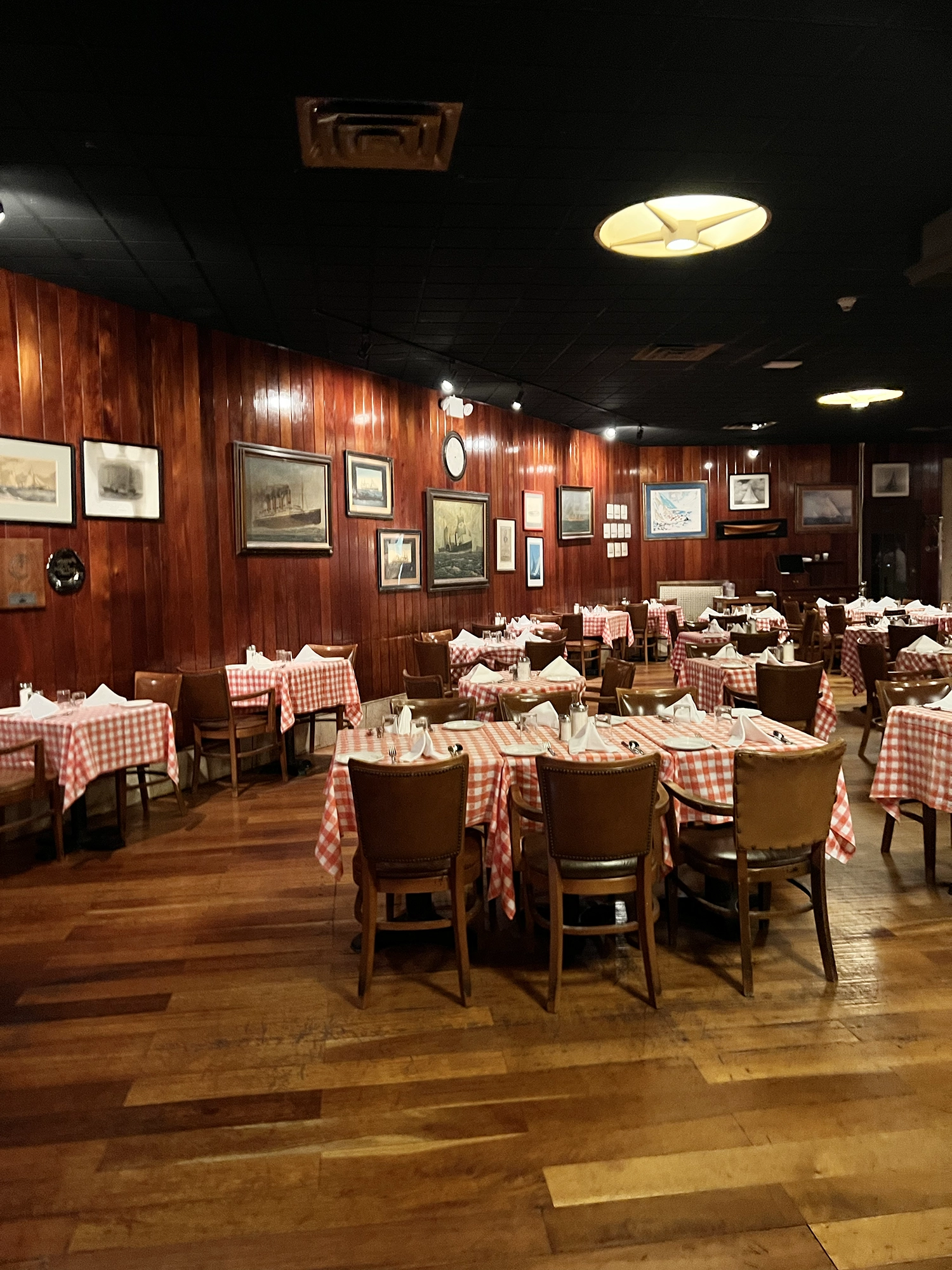 Grand Central Oyster Bar – New York's Legendary Seafood Restaurant
